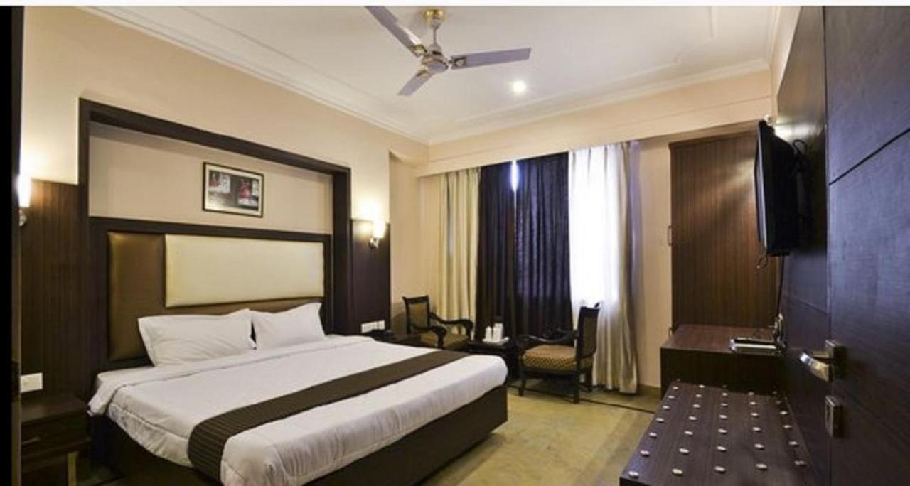 Paramount Hotel Jaipur Ngoại thất bức ảnh